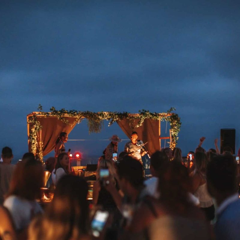 set HR entre el publico Micah